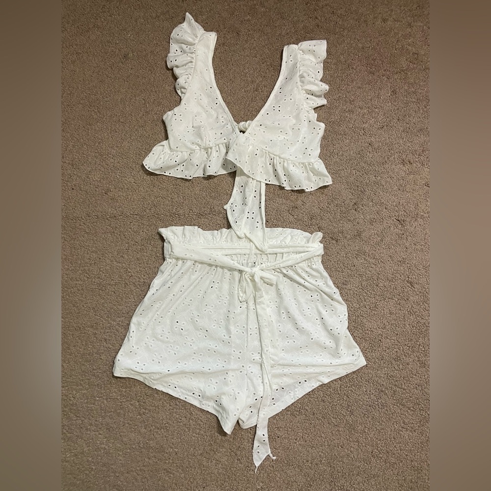 White Eyelet Embroidered‎ Ruffle Too and paper bag short set size Medium - Picture 2 of 8